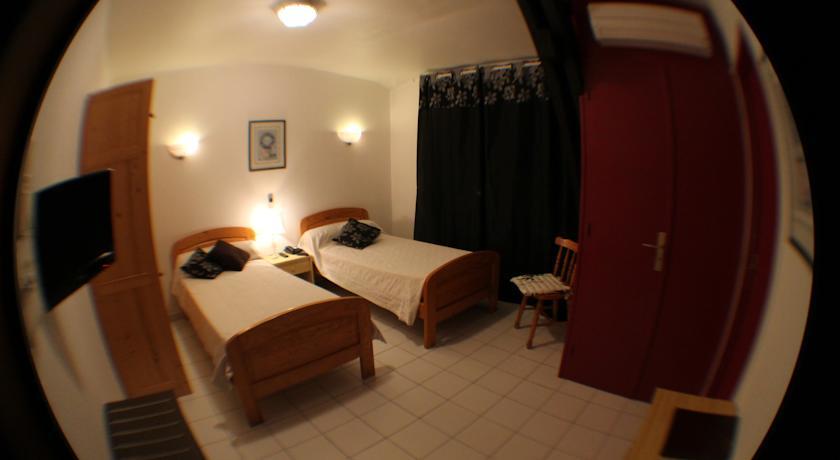 Hotel De La Pomme De Pin ヴュー・ブコー・レ・バン 部屋 写真