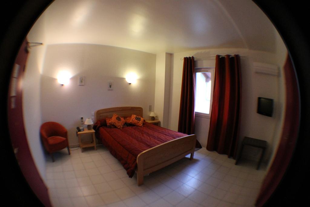 Hotel De La Pomme De Pin ヴュー・ブコー・レ・バン 部屋 写真
