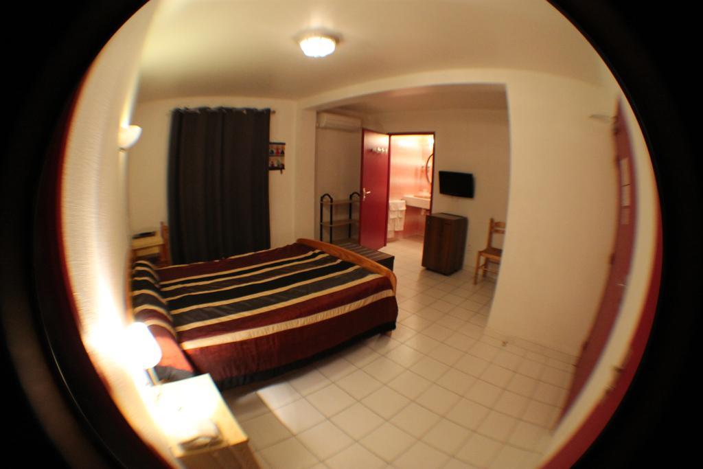 Hotel De La Pomme De Pin ヴュー・ブコー・レ・バン 部屋 写真